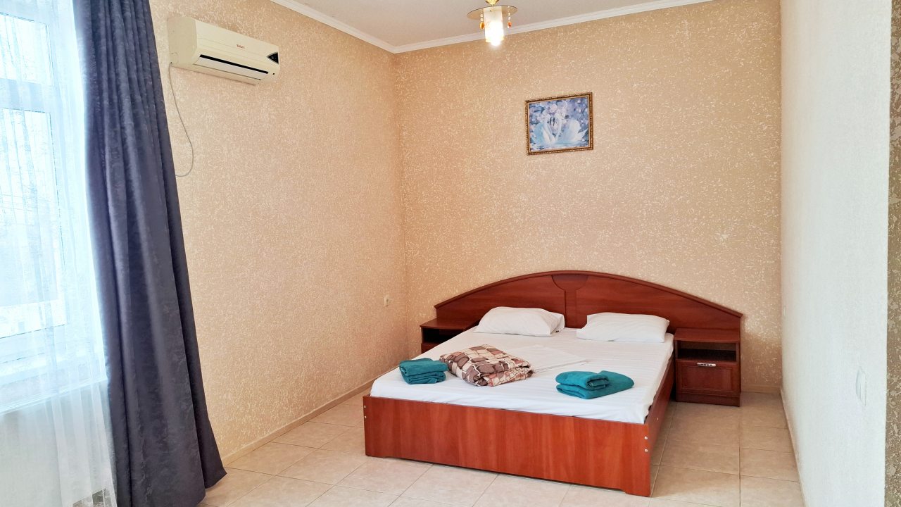 Просторный и светлый двухкомнатный номер с балконом