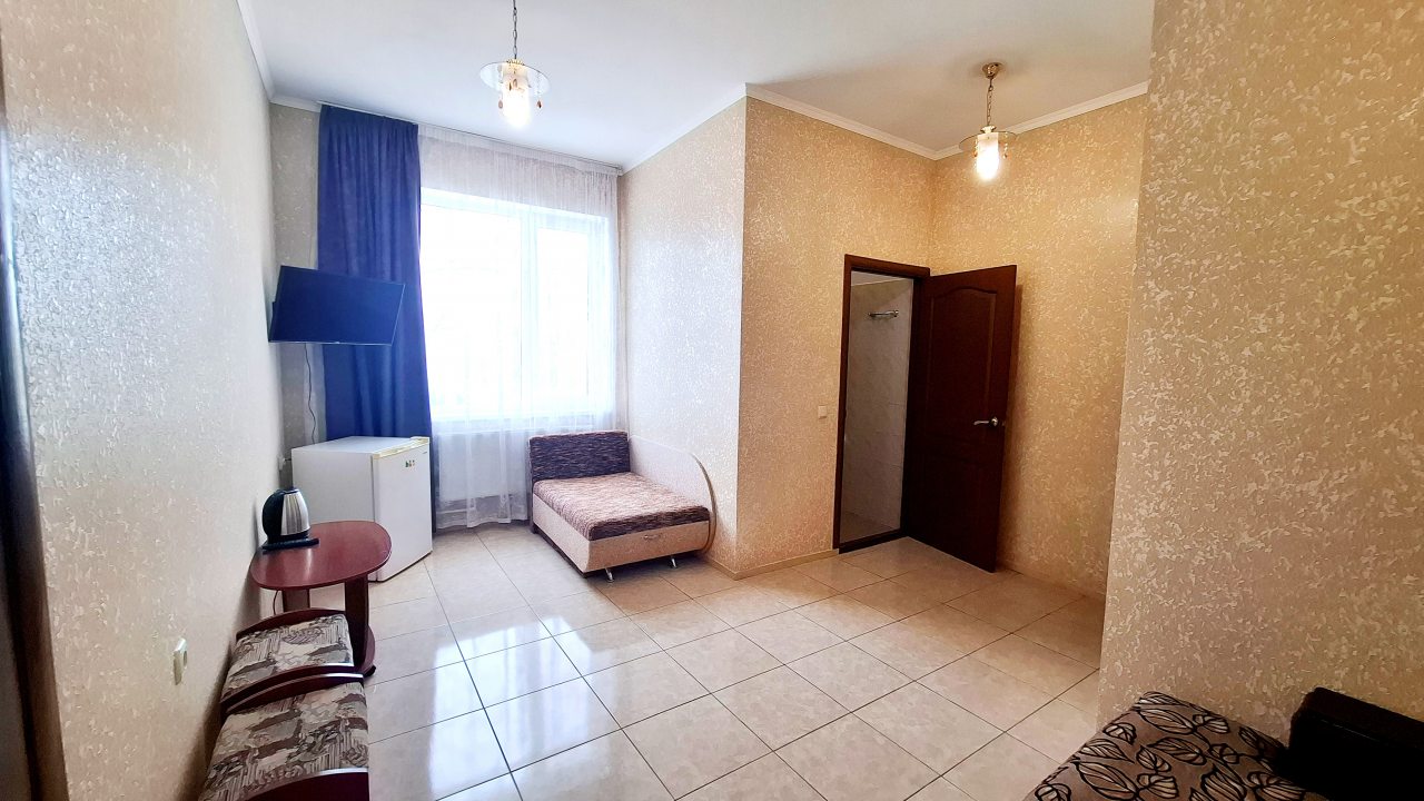 Просторный и светлый двухкомнатный номер с балконом