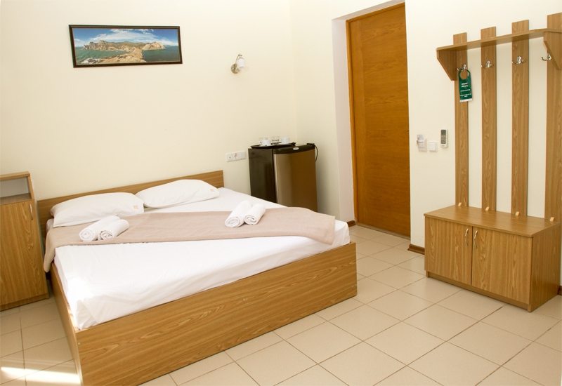Двухместный (Стандарт 1 этаж (двухспальная кровать под запрос)) отеля Милета, Феодосия