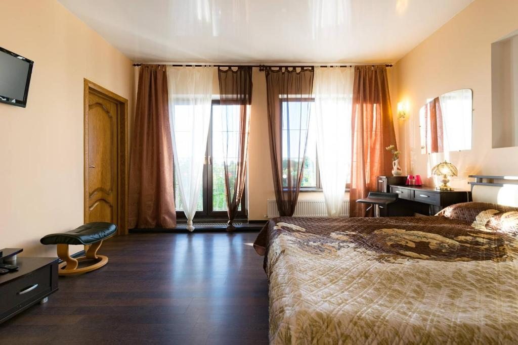 Двухместный (Номер с кроватью размера «queen-size» и балконом) гостевого дома Панорама, Суздаль