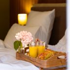 Доставка еды и напитков в номер, Forrest Terrace Hotel