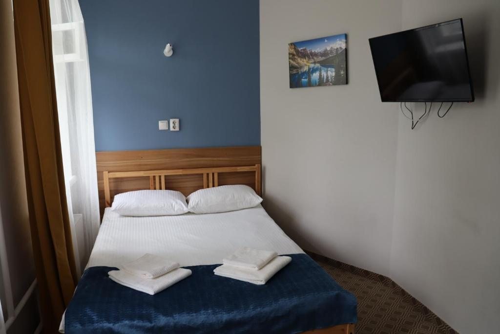 Двухместный (Улучшенный двухместный номер с 1 кроватью или 2 отдельными кроватями) гостиницы Русь-Отель, Колпино