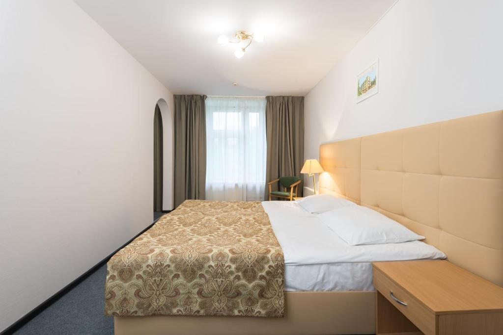 Двухместный (Улучшенный двухместный номер с 1 кроватью - Лечение включено) отеля Буран, Сергиев Посад