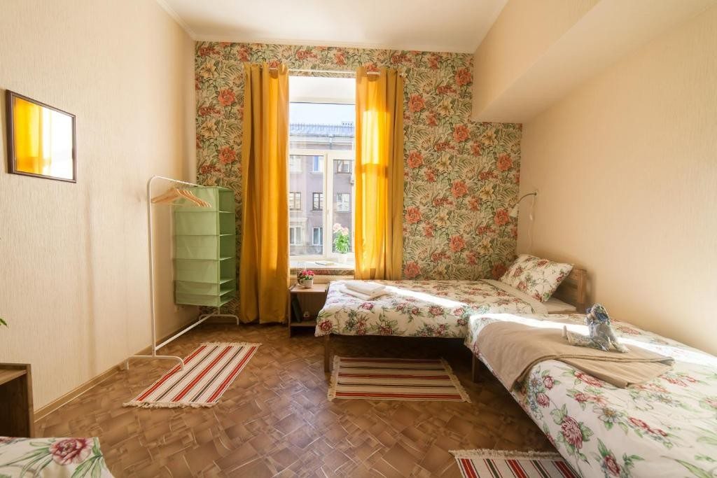 Трехместный (Стандартный трехместный номер с общей ванной комнатой) гостевого дома Порт на Суворовском, Санкт-Петербург