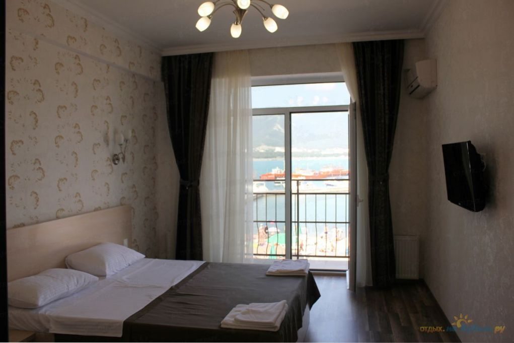 Двухместный (Двухместный стандартный номер с двуспальной кроватью без балкона) гостиницы Тихая Гавань, Геленджик
