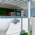 Бар у бассейна, Отель Shine House