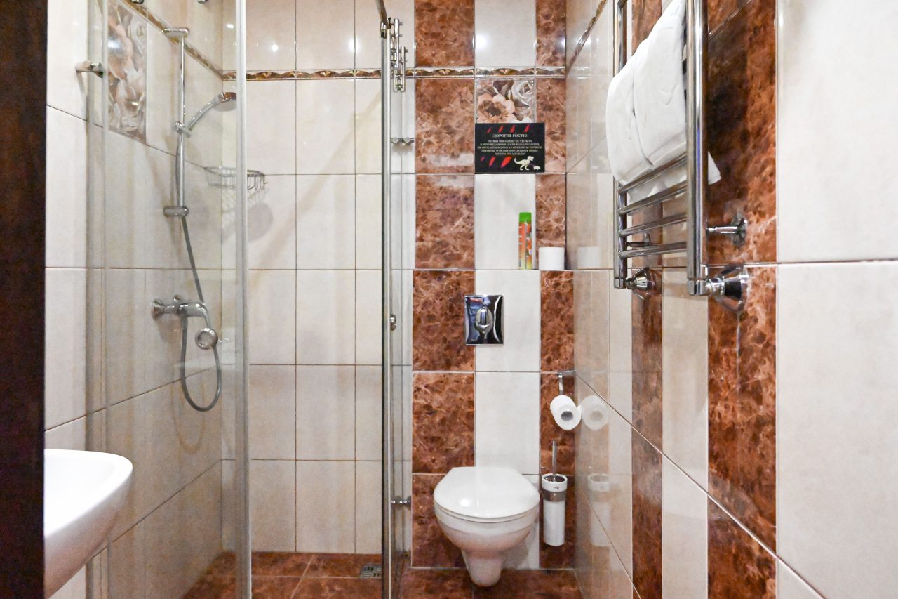 Люкс, Отель Shine House
