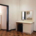 Люкс, Отель Shine House