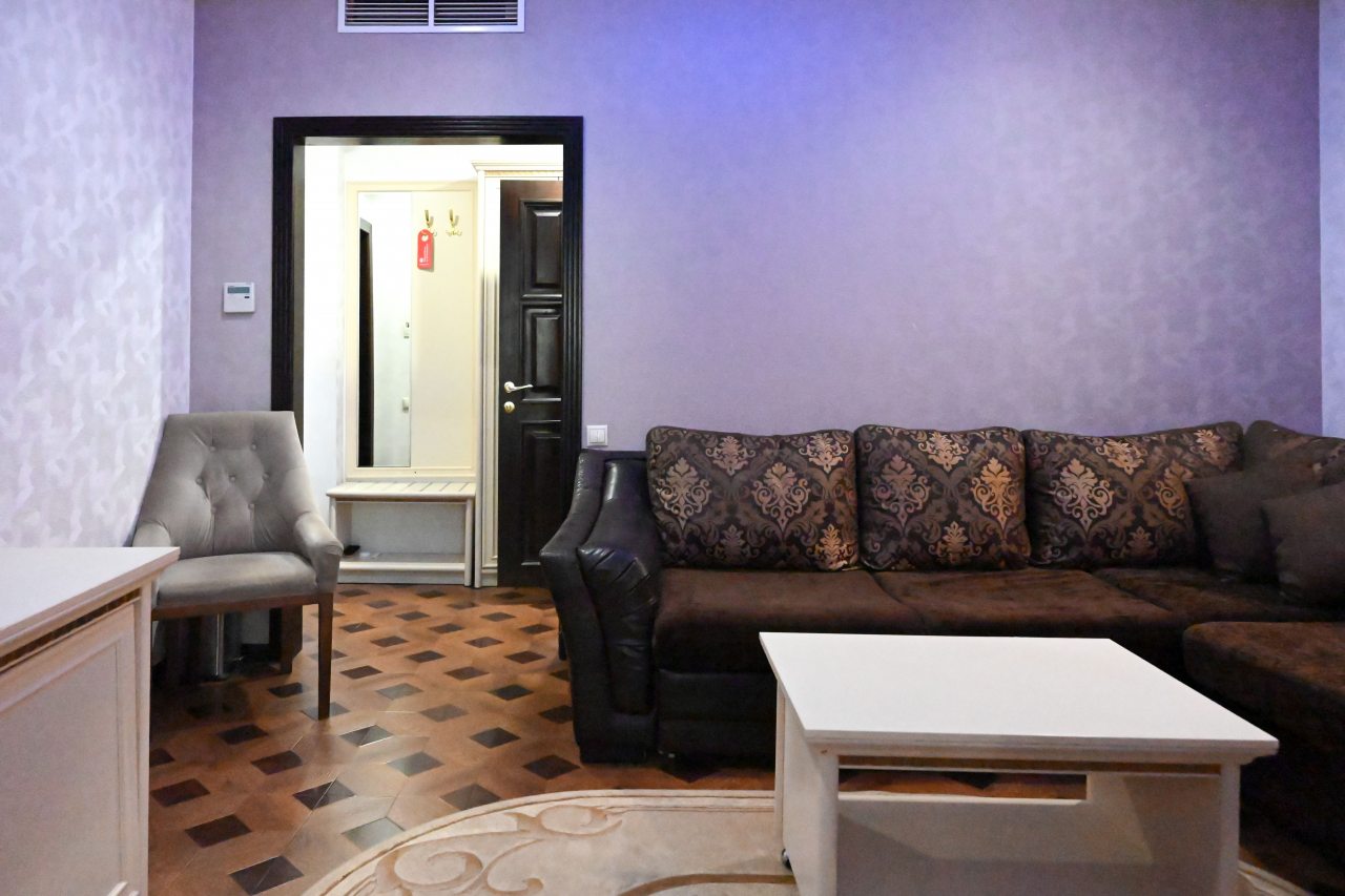 Люкс, Отель Shine House