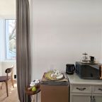 Трехместный (Номер 2. четырехместный. Своя личная зона отдыха(качель). Первый этаж, два отдельных входа.), Гостевой дом Сота