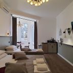 Трехместный (Номер 2. четырехместный. Своя личная зона отдыха(качель). Первый этаж, два отдельных входа.), Гостевой дом Сота