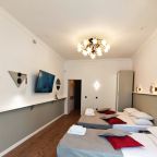 Трехместный (Номер 2. четырехместный. Своя личная зона отдыха(качель). Первый этаж, два отдельных входа.), Гостевой дом Сота