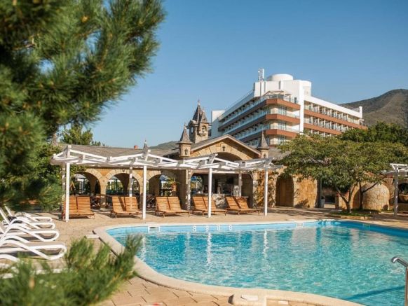 Отель Alean Family Resort & SPA Biarritz 4*, Геленджик