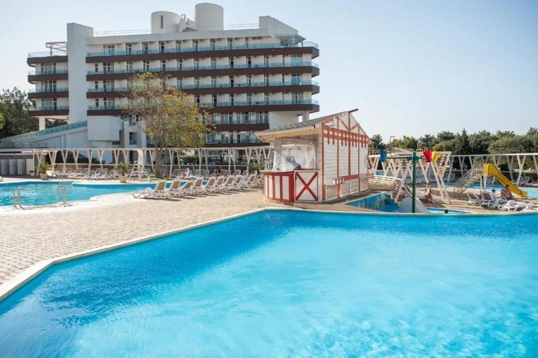 3 открытых бассейна с подогревом, Отель Alean Family Resort & SPA Biarritz 4*