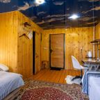 Трехместный (С душем и туалетом), Гостевой дом Алтайские дачи