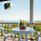 Общая терраса с видом на море