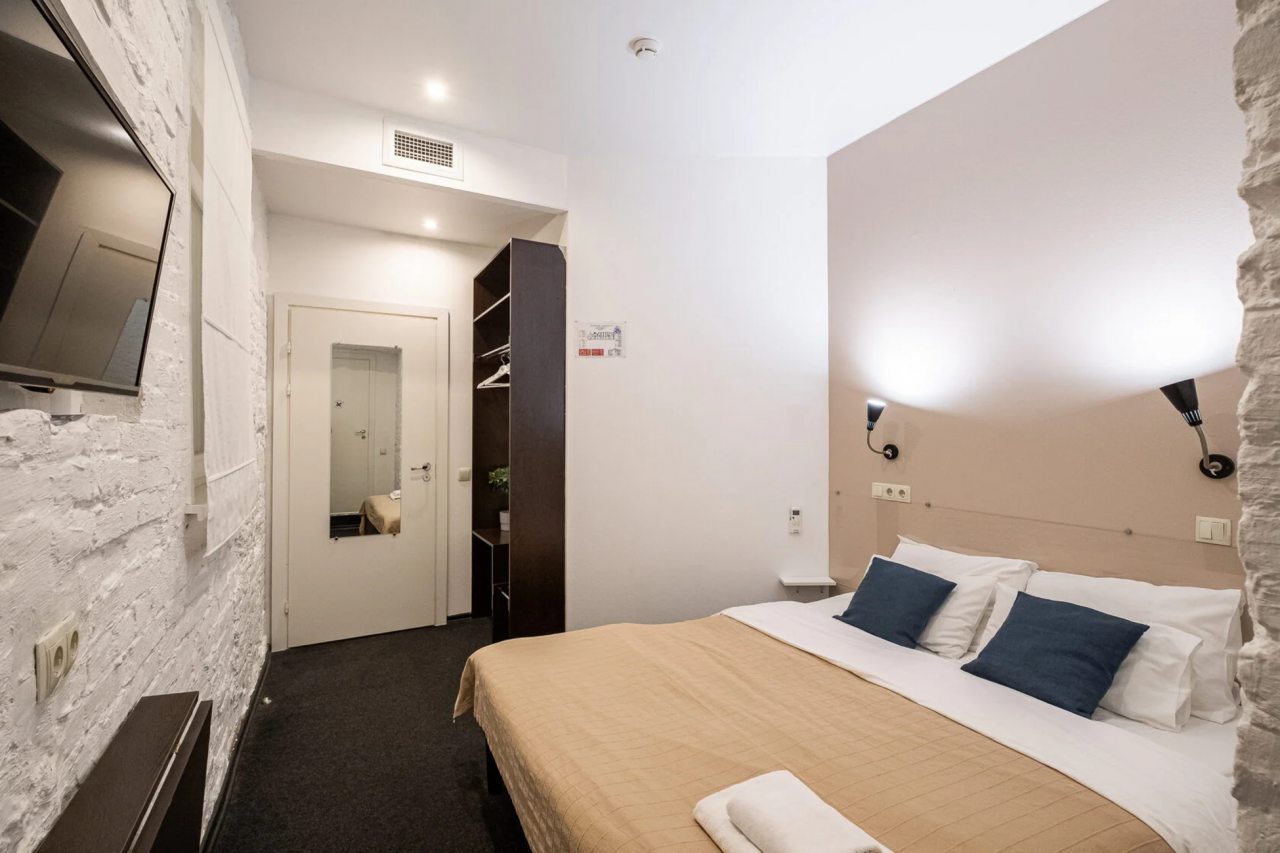 Двухместный (Комната Старндарт с двуспальной кроватью без окна), Меблированные комнаты Казанская 43