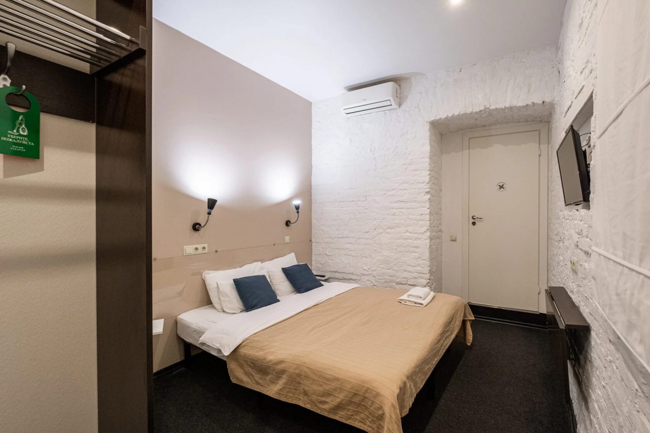 Двухместный (Комната Старндарт с двуспальной кроватью без окна), Меблированные комнаты Казанская 43