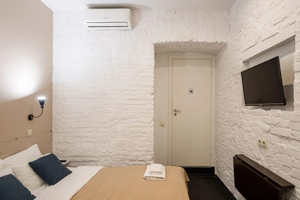 Двухместный (Комната Старндарт с двуспальной кроватью без окна), Меблированные комнаты Казанская 43