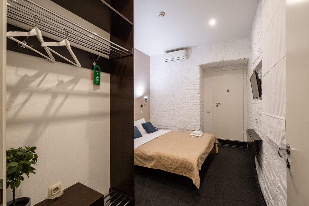 Двухместный (Комната Старндарт с двуспальной кроватью без окна), Меблированные комнаты Казанская 43