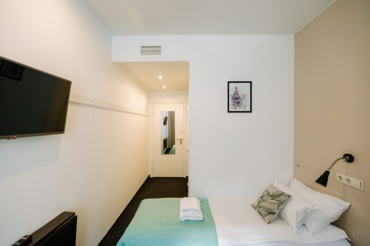 Двухместный (Комната Стандарт с двуспальной или двумя односпальными кроватями), Меблированные комнаты Казанская 43