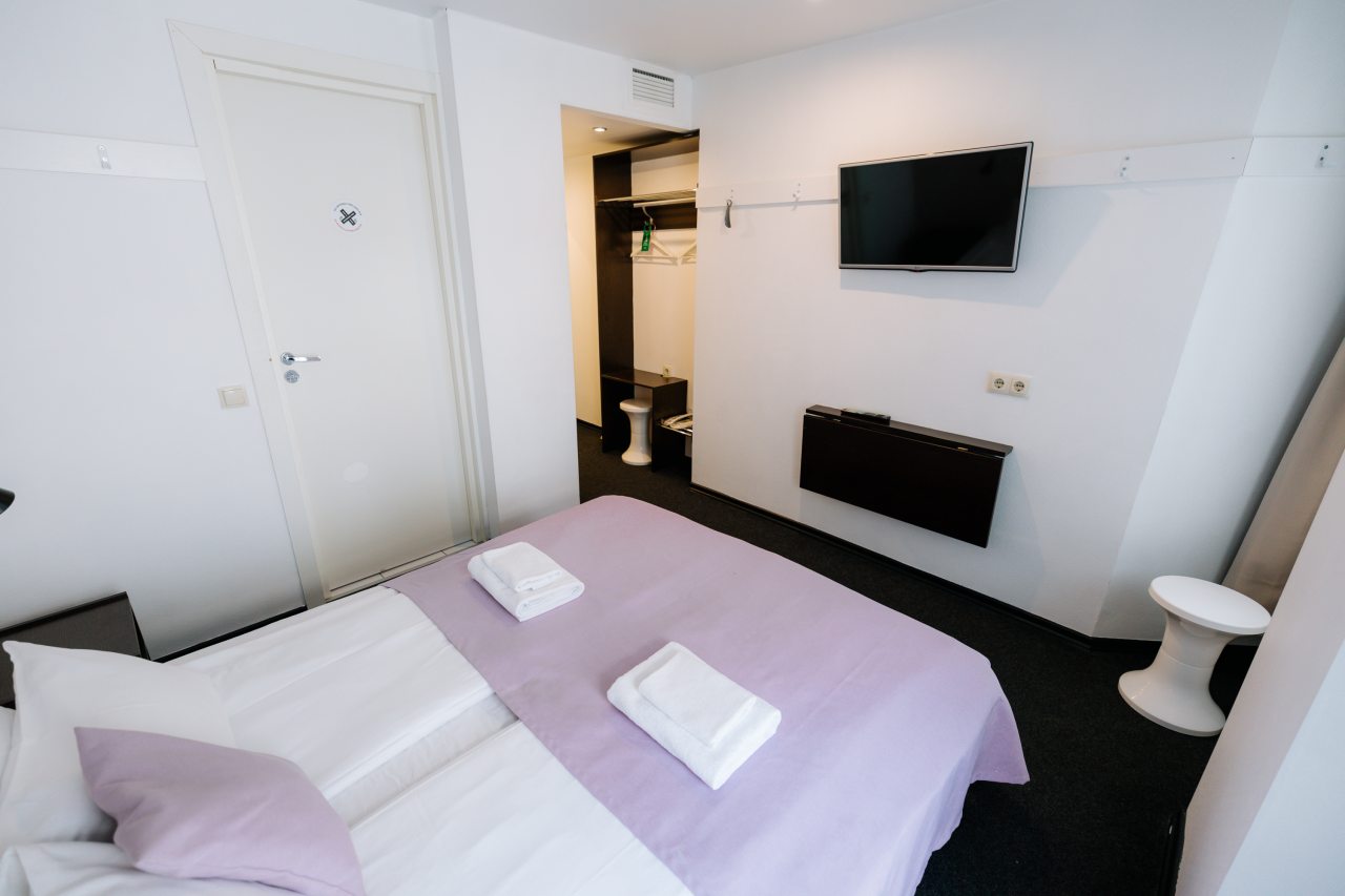 Двухместный (Комната Стандарт с двуспальной или двумя односпальными кроватями), Меблированные комнаты Казанская 43