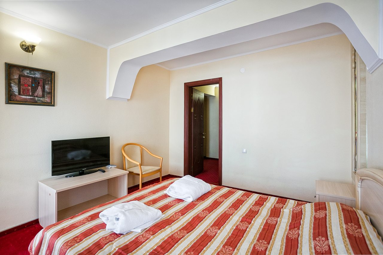 Люкс (Двухкомнатный (SUITE 2) 6-ти местный - 3, 4 этаж), Отель 1001 Ночь