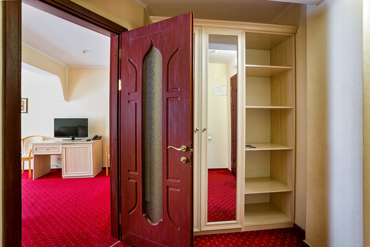 Люкс (Двухкомнатный (SUITE 2) 6-ти местный - 3, 4 этаж), Отель 1001 Ночь