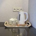 Чайник, гигиенические наборы и средства по уходу за одеждой и обувью, Мини-отель Дарсити