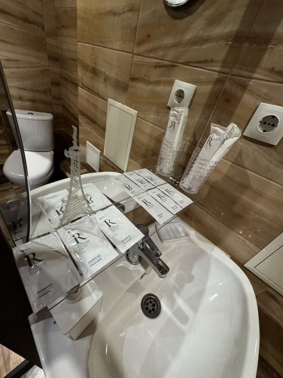 De Luxe (Трехместный номер), Гостиница Чемодан