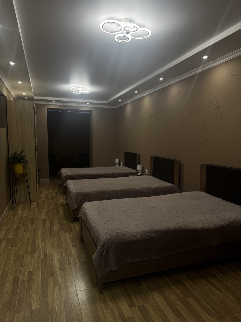 De Luxe (Трехместный номер), Гостиница Чемодан