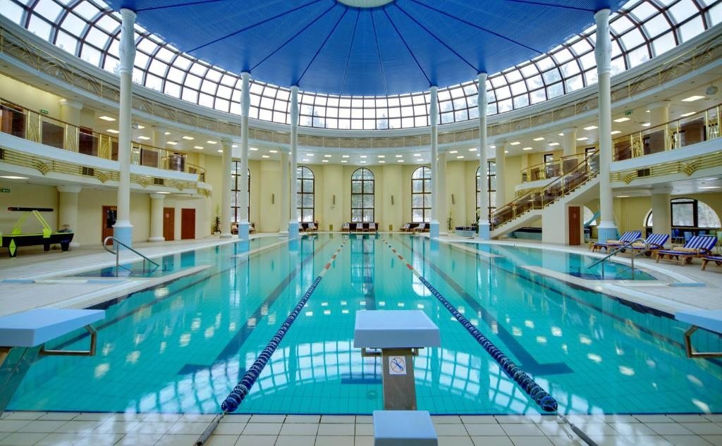 Крытый плавательный бассейн, Отель Империал Парк Отель и СПА