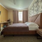 Полулюкс, Отель Park Hotel