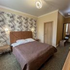 Полулюкс, Отель Park Hotel