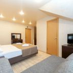 Трёхместный и более (Балкон/без балкона), Гостиница Пальма