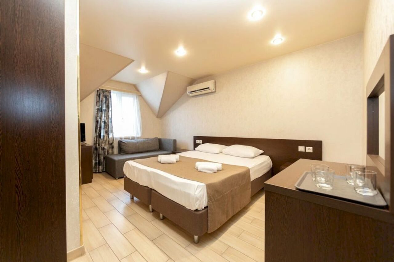 Трёхместный и более (Балкон/без балкона), Гостиница Пальма