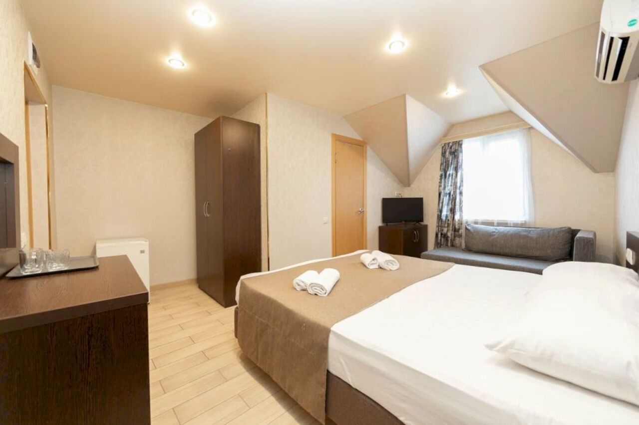 Трёхместный и более (Балкон/без балкона), Гостиница Пальма