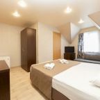 Трёхместный и более (Балкон/без балкона), Гостиница Пальма