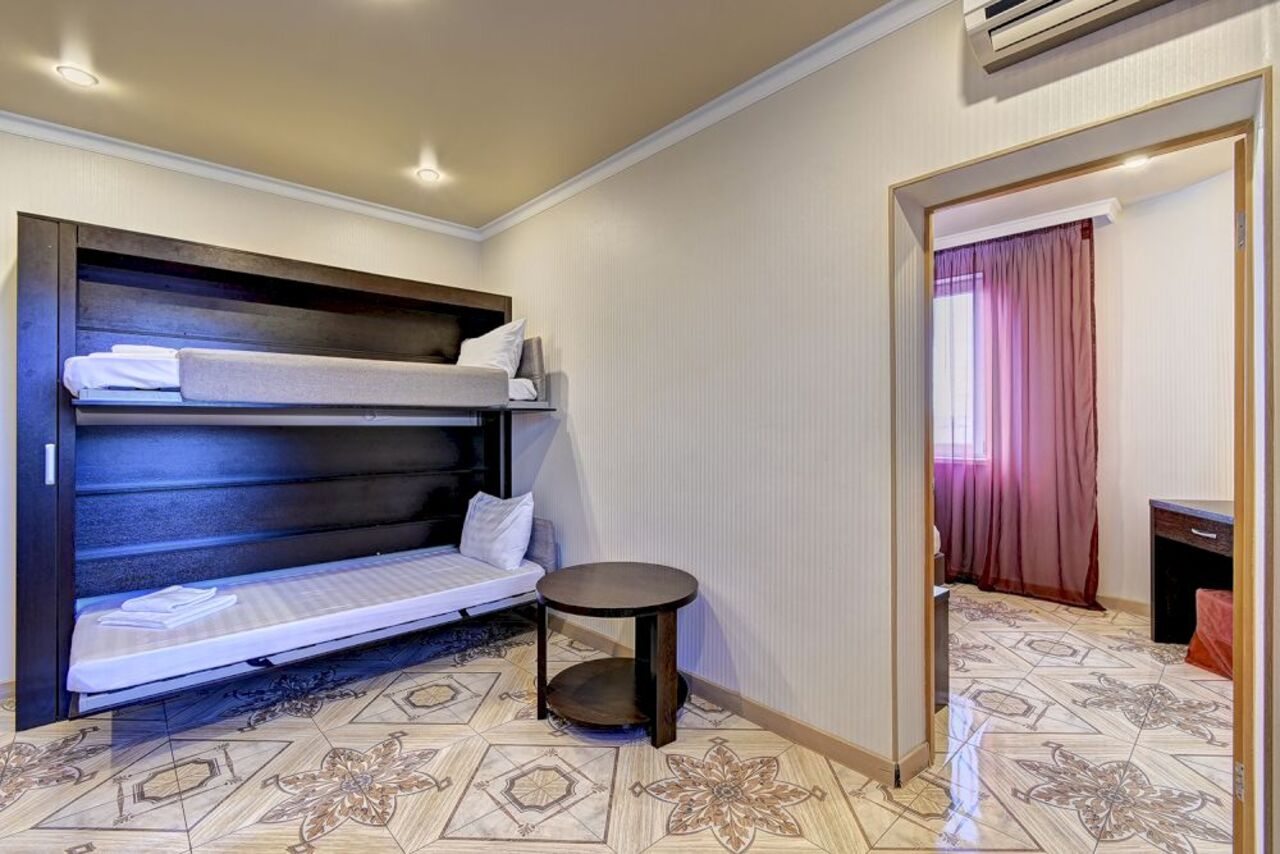 Пятиместный (Двухкомнатный балкон/без балкона), Гостиница Пальма