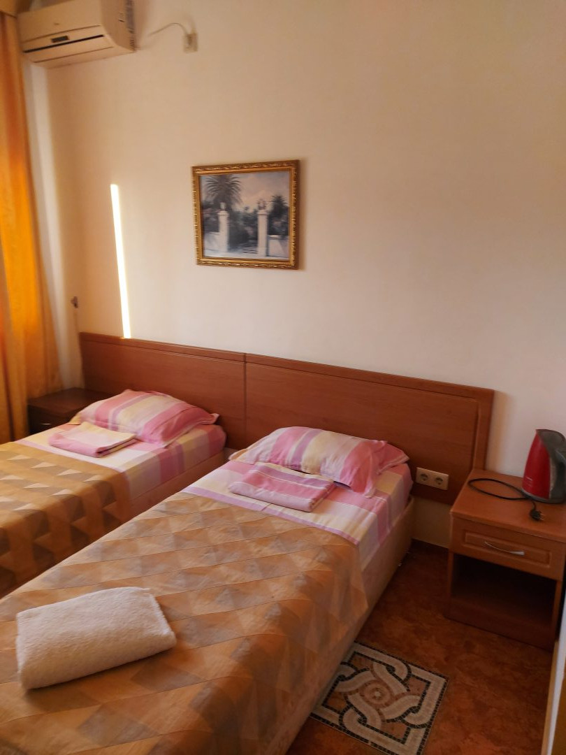 Двухместный (Двухместный номер с 2 отдельными кроватями и балконом) гостиницы Машук, Сочи