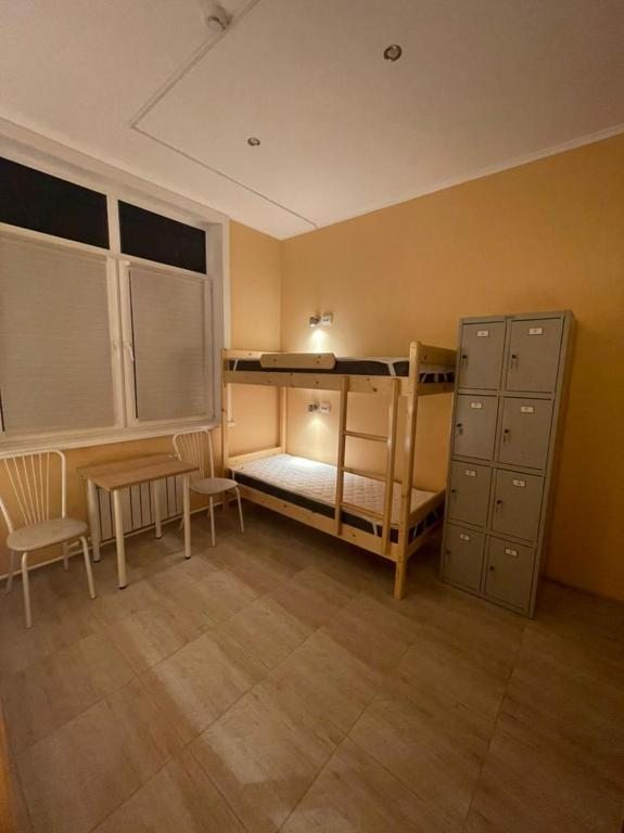Номер (Спальное место на двухъярусной кровати в общем номере для мужчин) хостела Sweet Home Hostel, Улан-Удэ