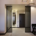 Люкс (Люкс), Отель Чингисхан