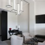 Люкс (Люкс), Отель Чингисхан