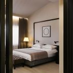 Люкс (Люкс), Отель Чингисхан