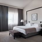 Люкс (Люкс), Отель Чингисхан