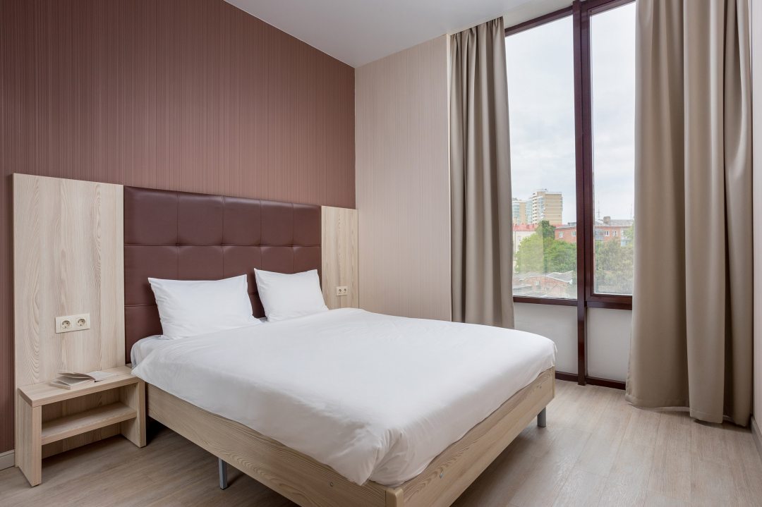 Апартаменты (Апартаменты Делюкс с кроватью King size(160*200) и диваном (160*200)) гостиницы Golden Tulip Krasnodar, Краснодар