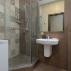 Апартаменты (Улучшенные с кроватью King size(160*200)), Гостиница Golden Tulip Krasnodar на Суворова