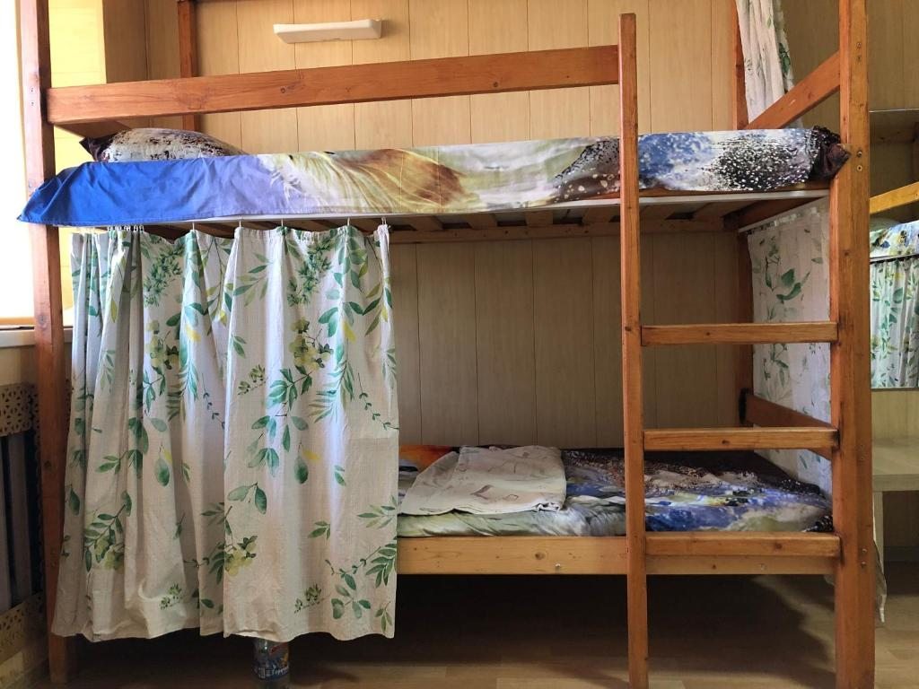 Шестиместный Женский (Спальное место на двухъярусной кровати в общем номере для женщин) хостела Энка, Краснодар
