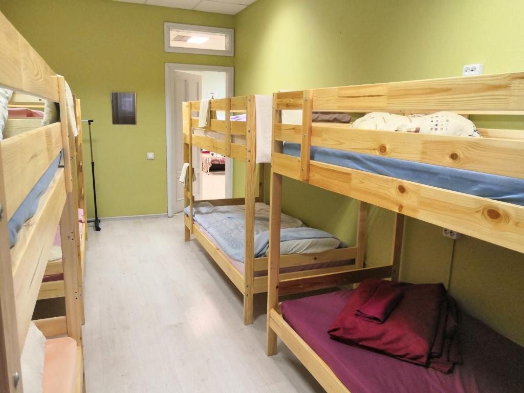 Номер (Спальное место на двухъярусной кровати в общем номере для мужчин и женщин) хостела На Коммунистической, Новосибирск