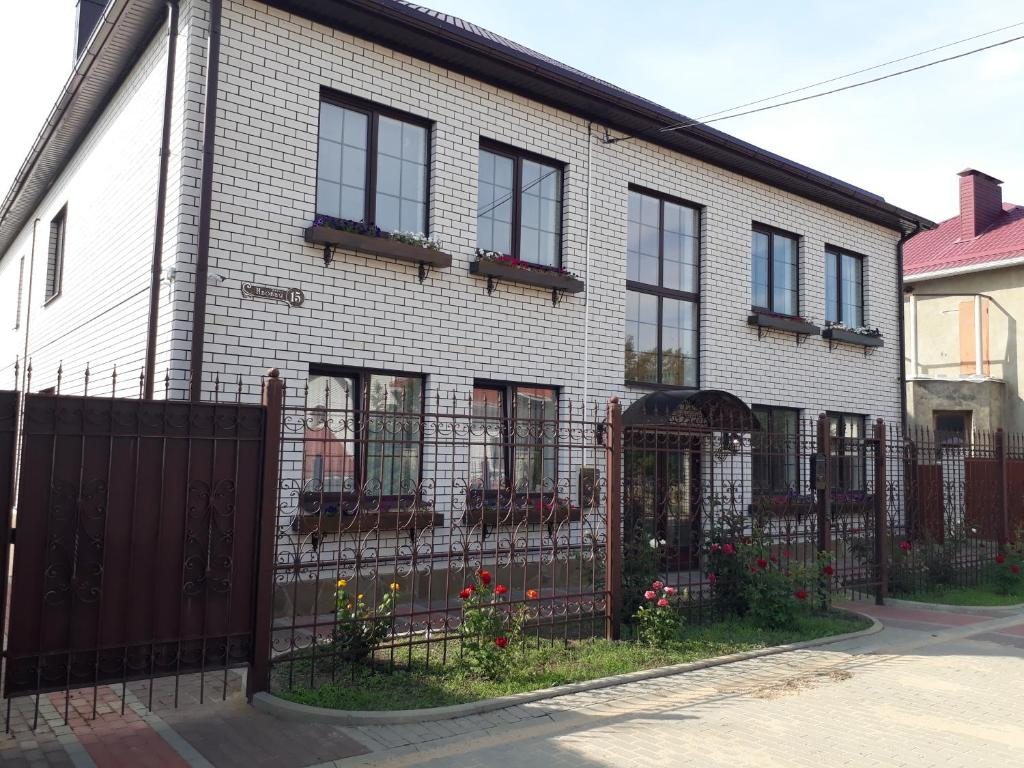 Снять Апартаменты Apartments Nadezhda, Воронеж, цены от 2430 руб. с  парковкой посуточно на 101Hotels.com